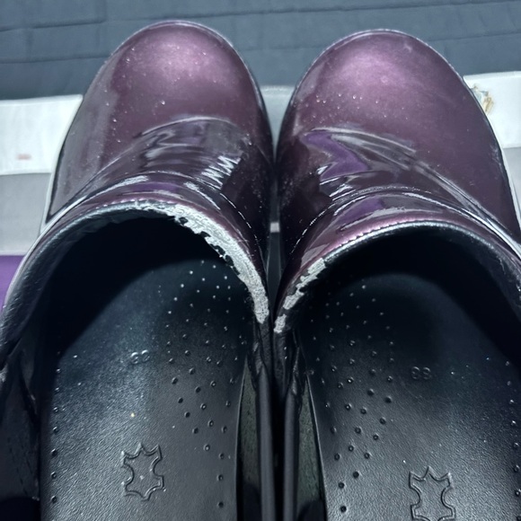 Dansko Women’s Shiny Dark Purple Clogs - Picture 6 of 11